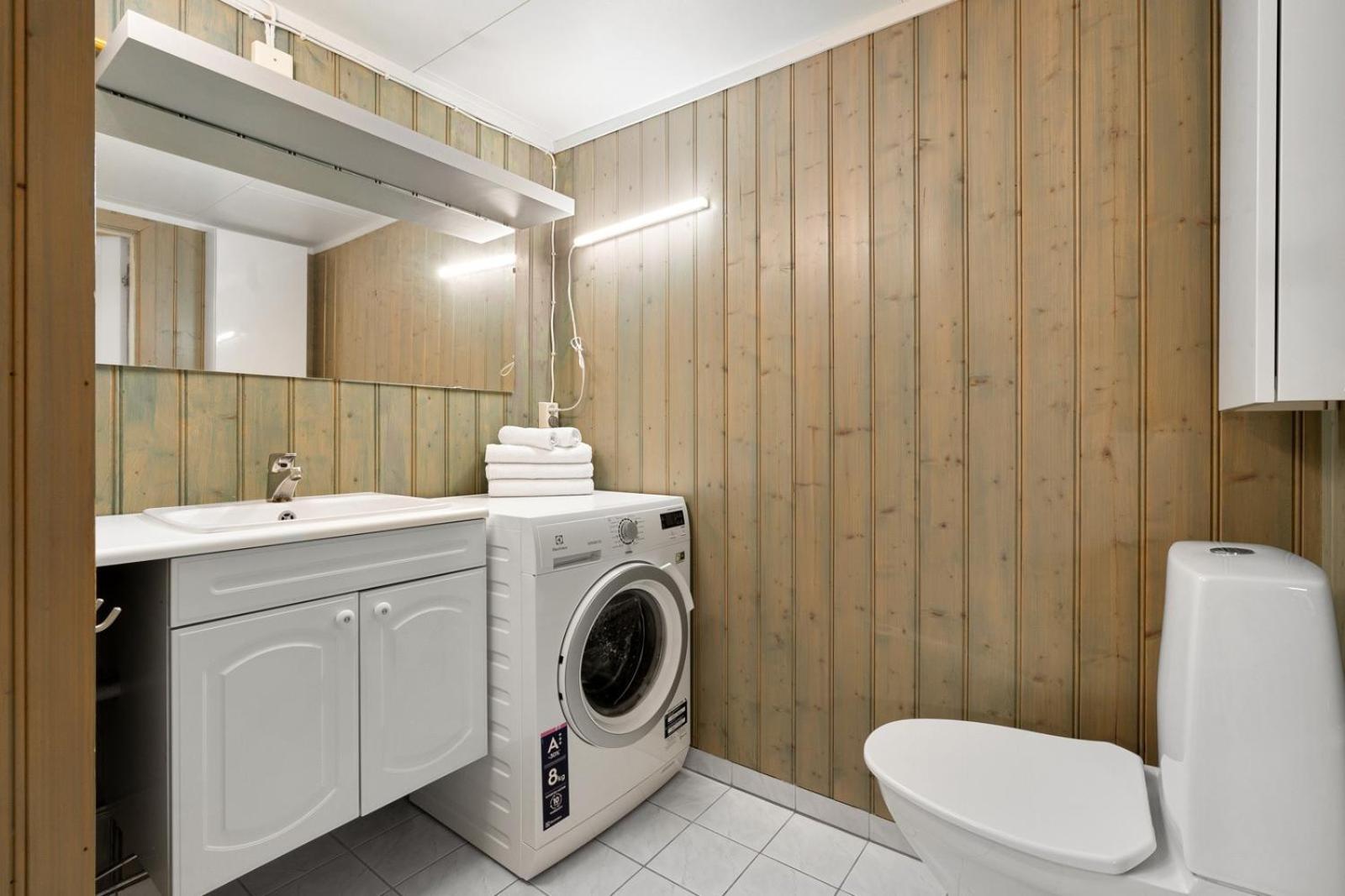 Room In Cozy Apartment 7 Min Walk From The City Center Tromsø Eksteriør billede